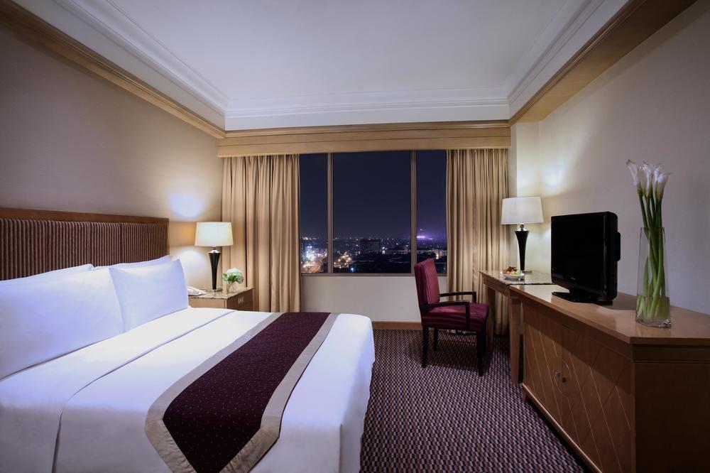 Le Grandeur Mangga Dua Hotel Джакарта Екстериор снимка