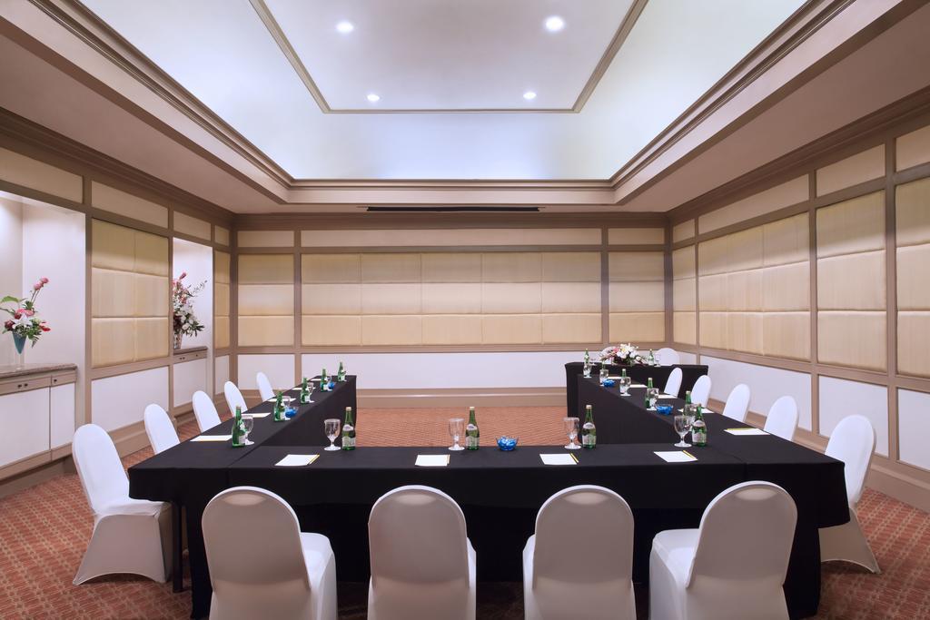 Le Grandeur Mangga Dua Hotel Джакарта Екстериор снимка