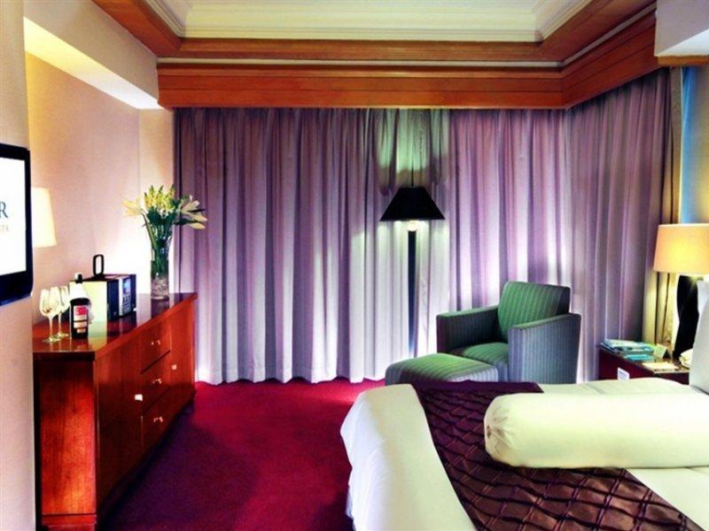 Le Grandeur Mangga Dua Hotel Джакарта Екстериор снимка