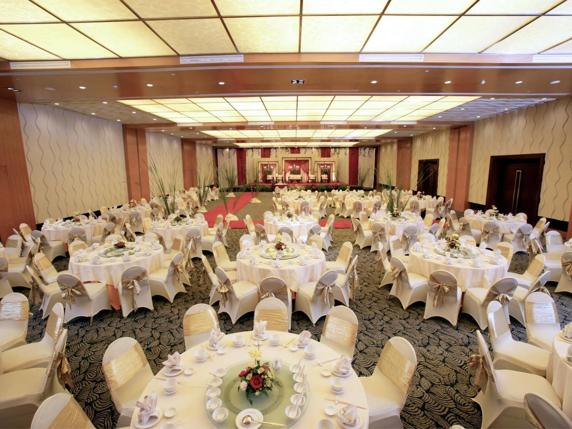 Le Grandeur Mangga Dua Hotel Джакарта Екстериор снимка