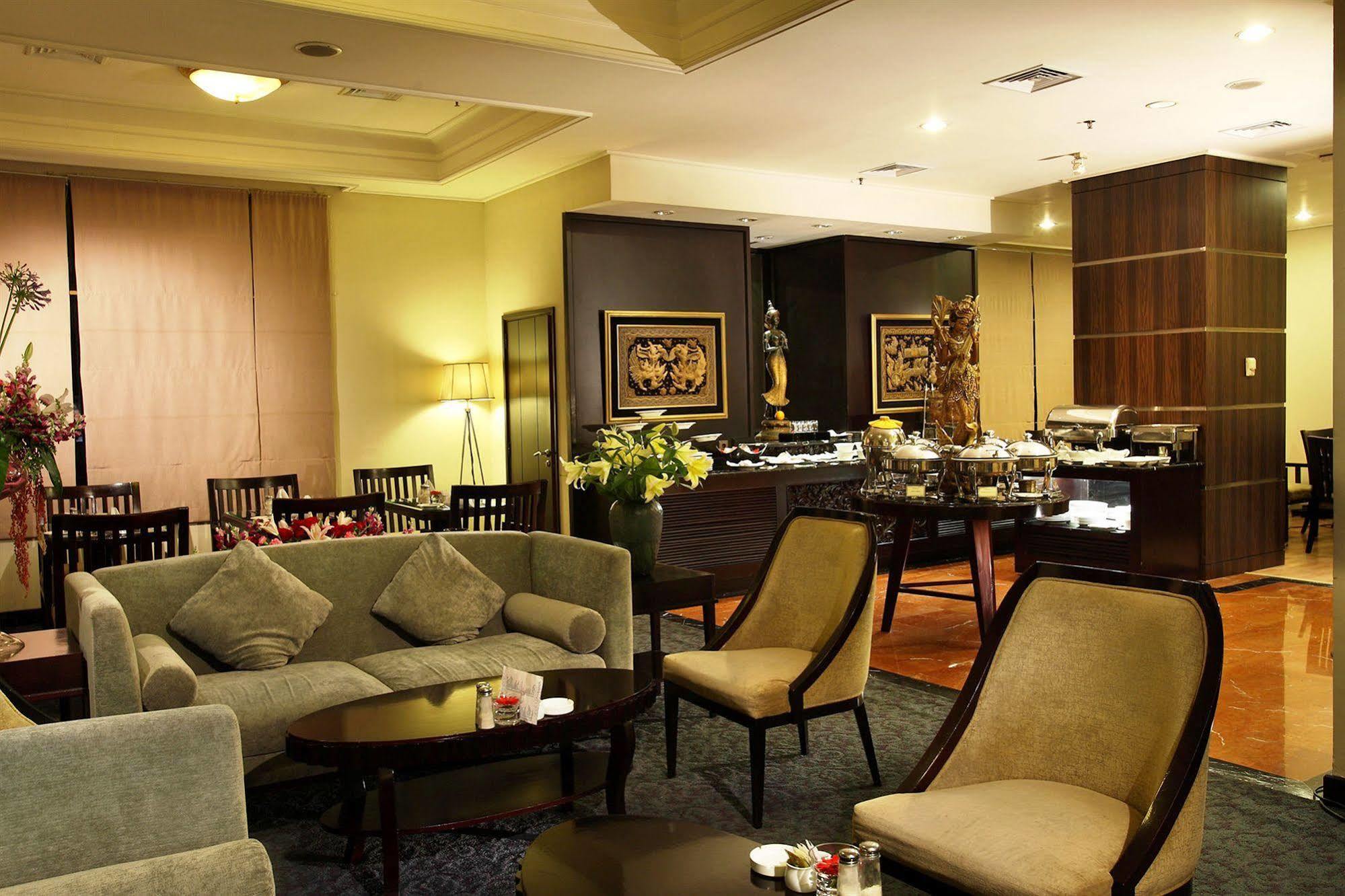 Le Grandeur Mangga Dua Hotel Джакарта Екстериор снимка